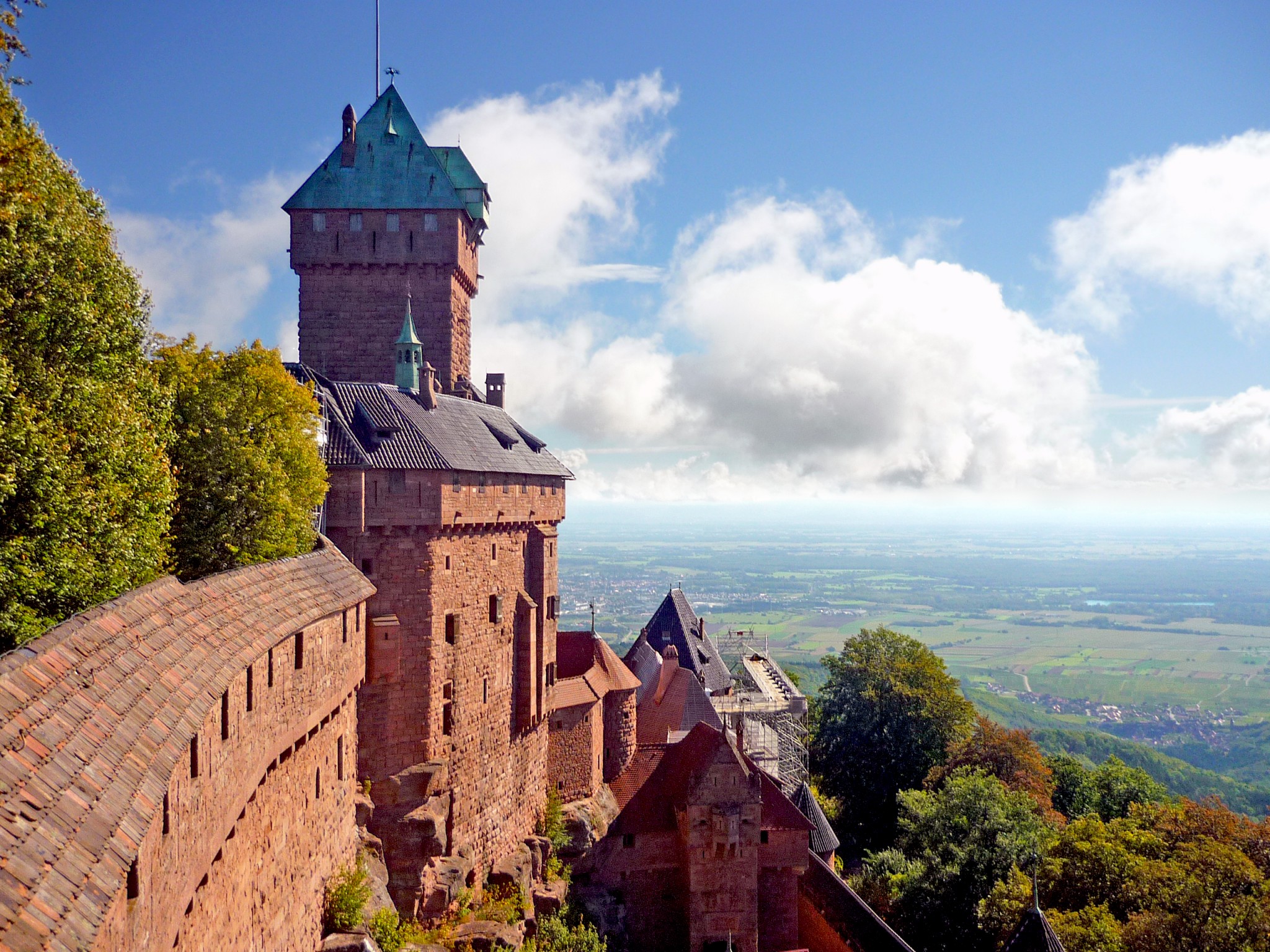 Haut-Koenigsbourg-Castle-and-Alsace-Plain-©-French-Moments.jpg