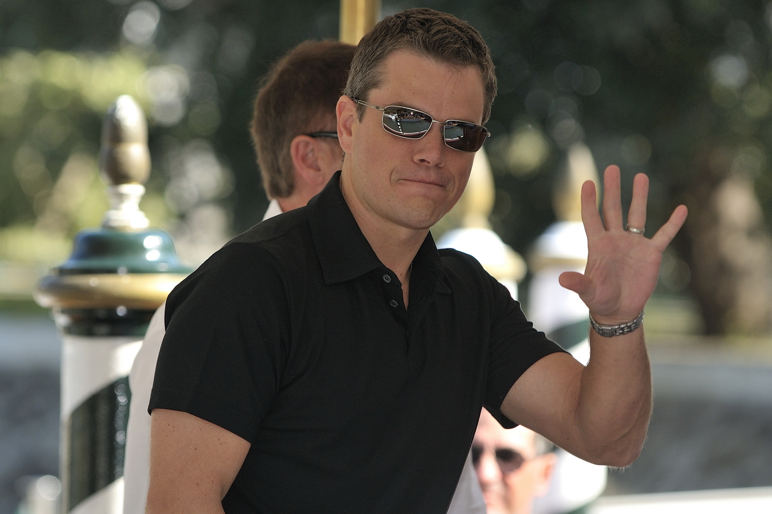 Что происходит с мужчинами 40. Matt Damon 2022. Мэтт Дэймон очки. Мэтт Дэймон в очках. Мэтт Дэймон 40 лет.