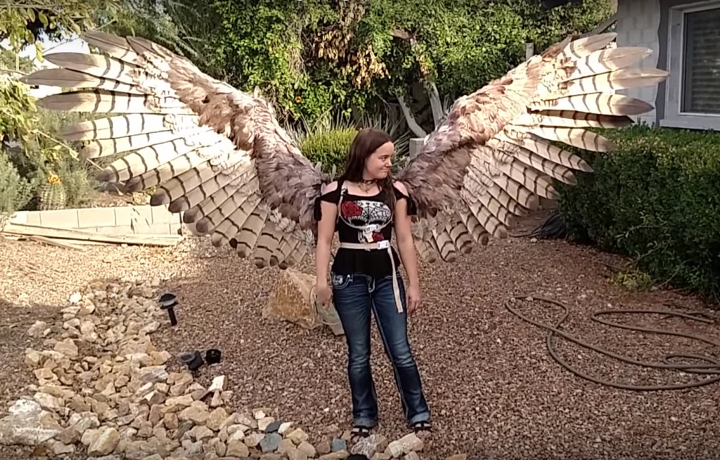 Люди у которых выросли крылья. Человек с настоящими крыльями. Выросли крылья. Как за ночь вырастить крылья. Настоящие ангелы.