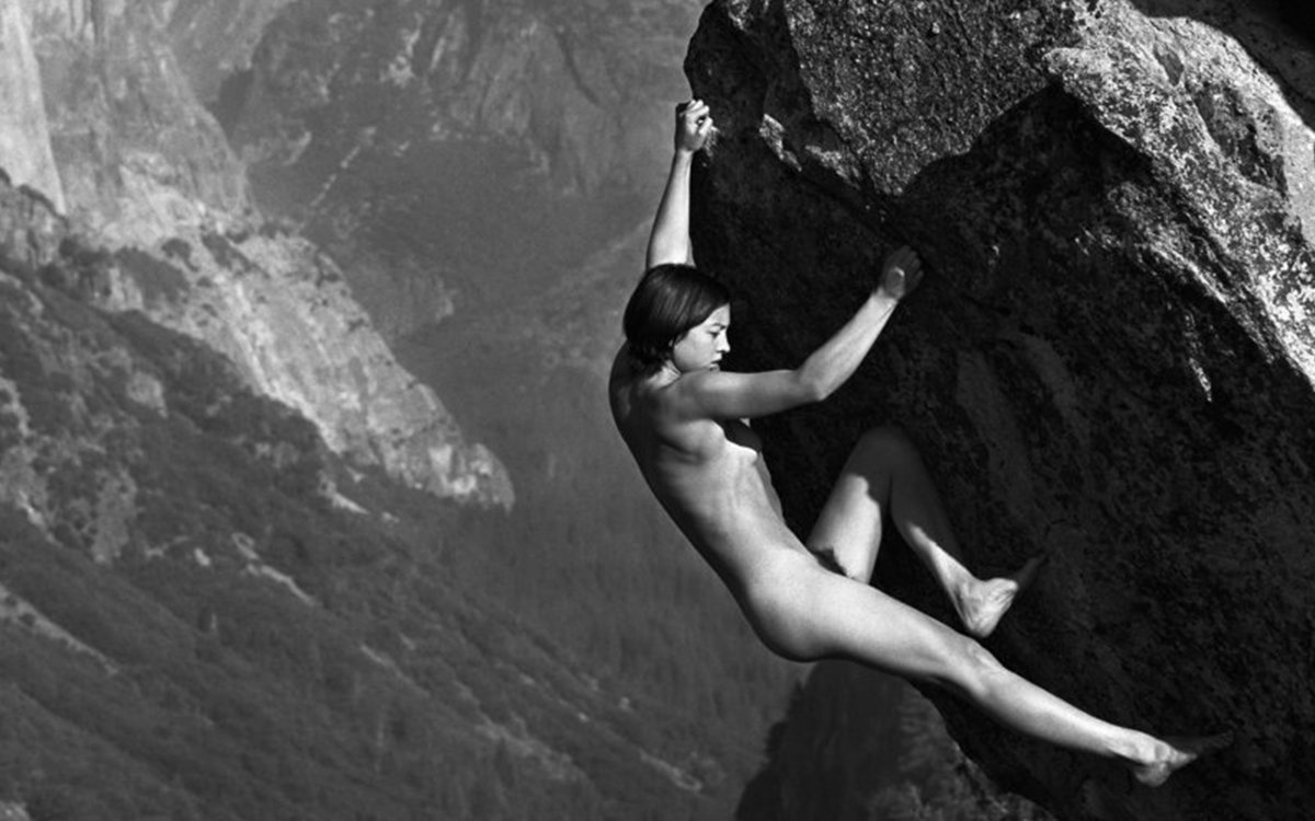 Chick goes rock climbing all nude and shows us tits.