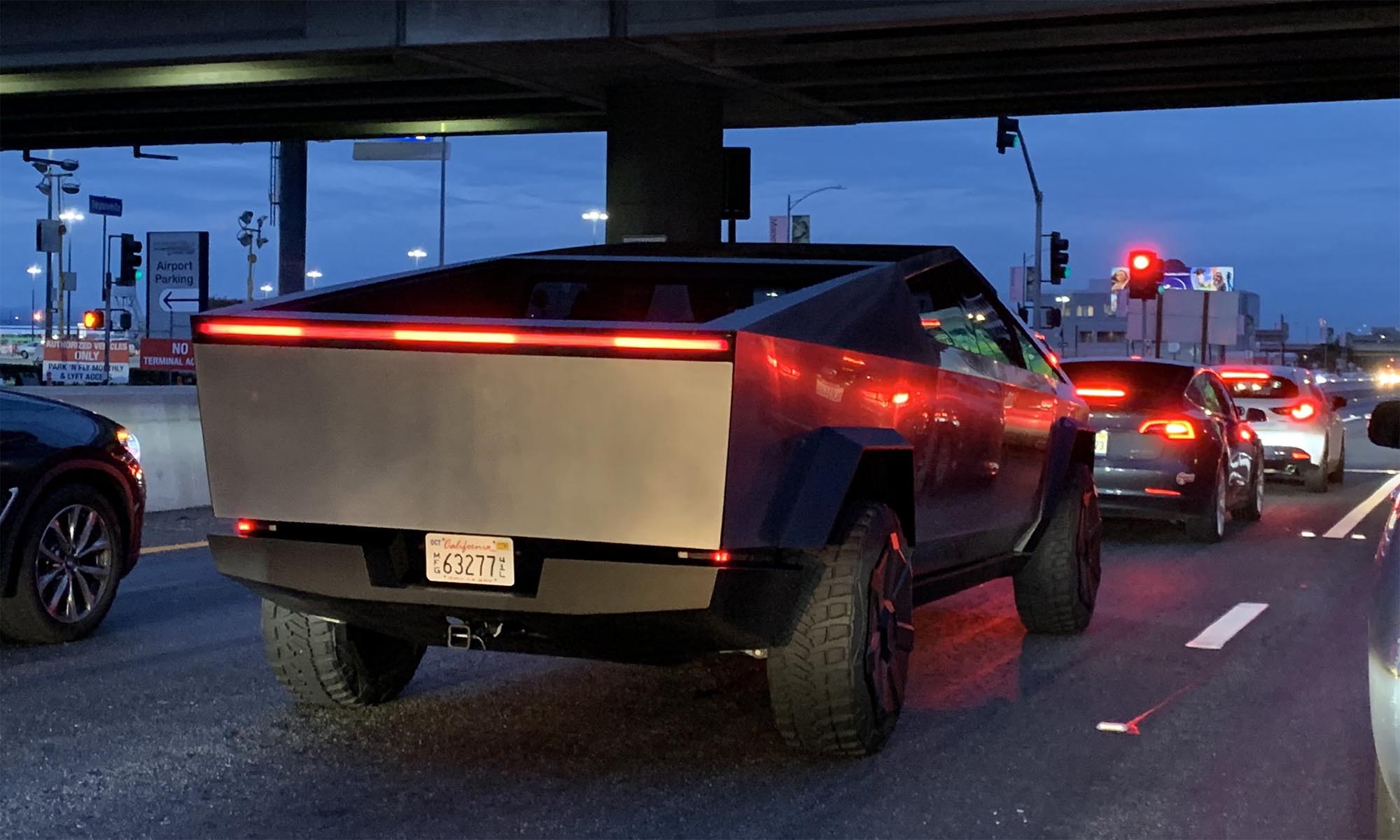 Tesla cybertruck в москве. Тесла киберпикап. Тесла пикап. CYBERTRUCK 2022. Пикап Тесла Cybertrack.