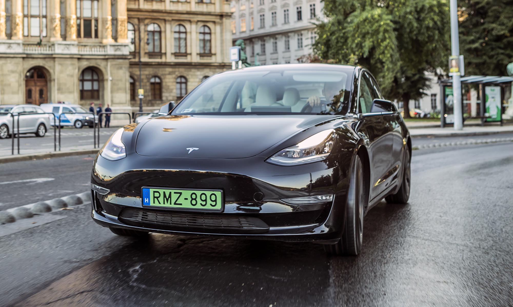 Mostantól a Teslára is kérhető az állami támogatás | Az online férfimagazin