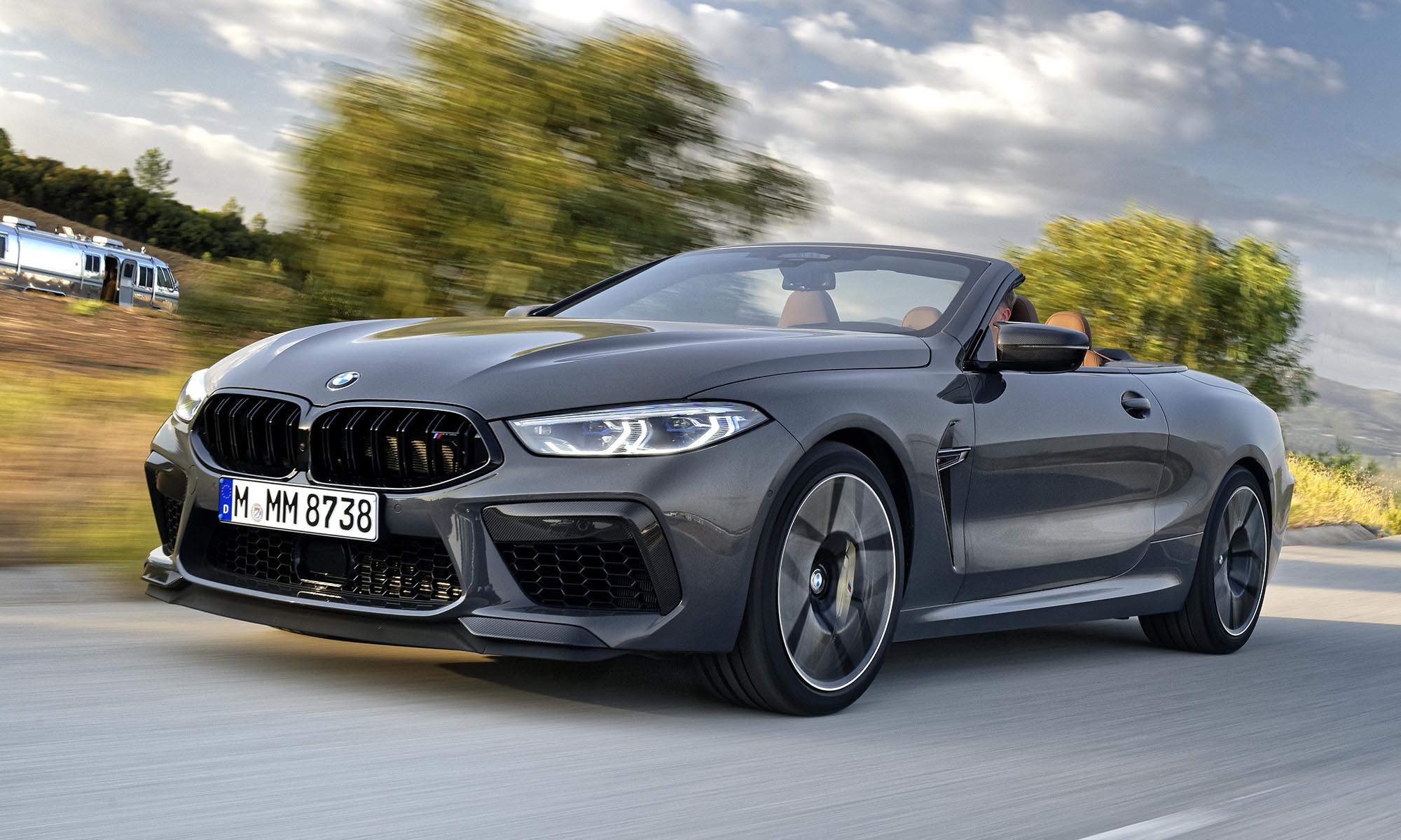 A BMW M8 ilyen könnyen futja meg a 310 km/órát | Az online férfimagazin