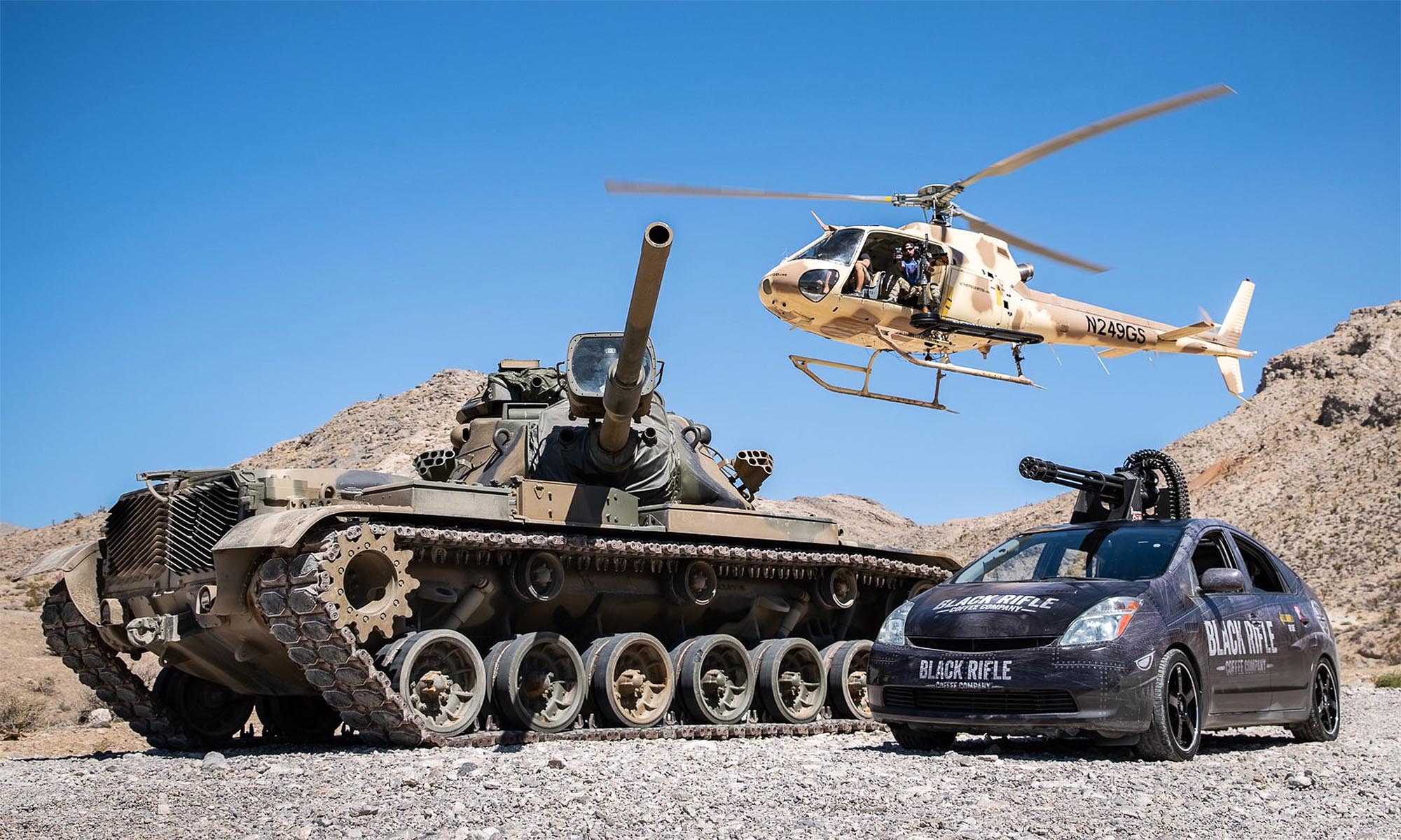 Автомобиль танк 2024. Танки и вертолеты. Танк вертолет. Машина танк. Военный вертолет с танком.