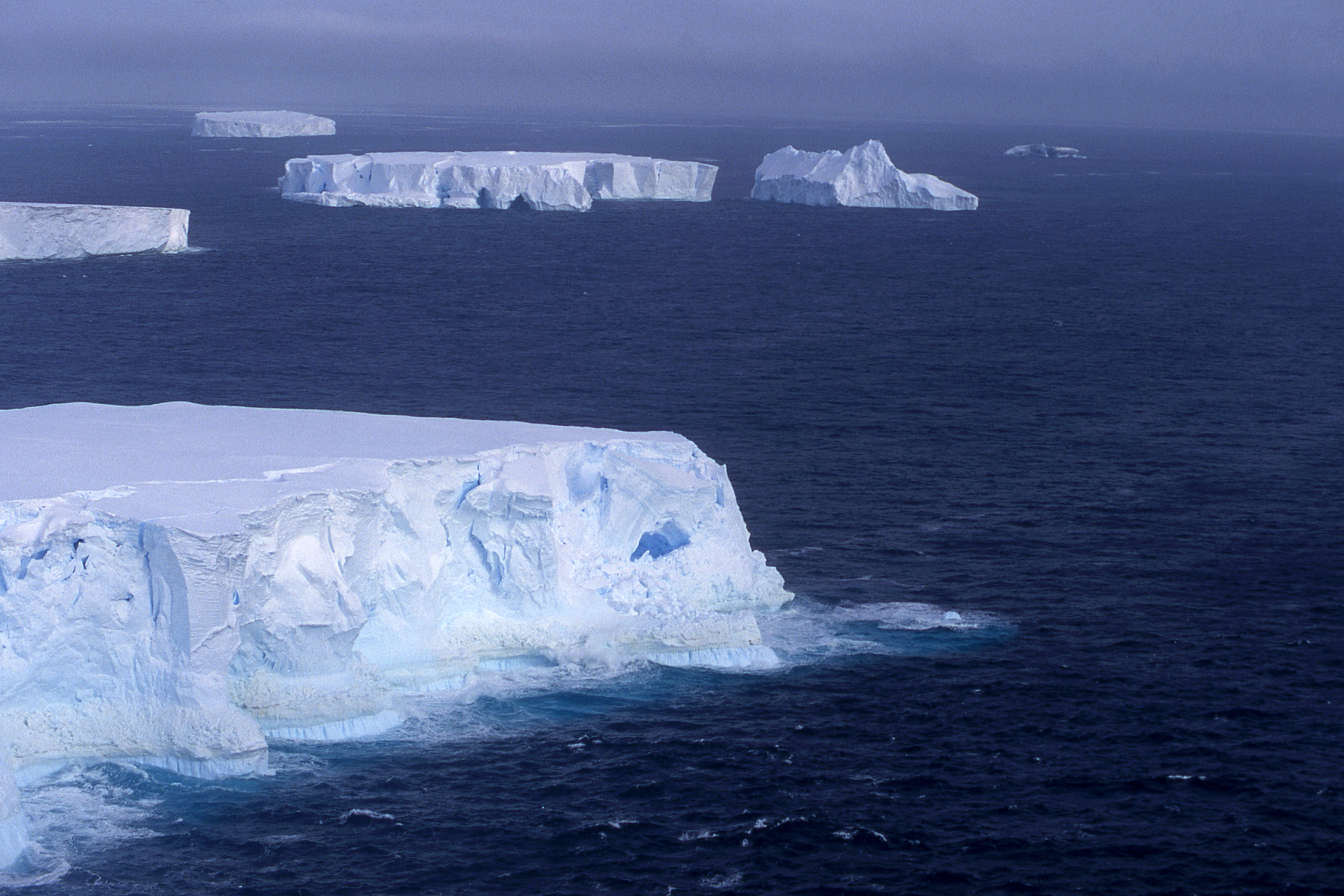 Южный океан природа. Море Уэдделла Южный океан. Южный Ледовитый океан. Южный антарктический океан. Мыс Моррис-Джесуп.