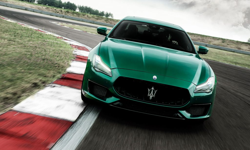 Ferrari Motorral Támad A Maserati Ghibli és Quattroporte Trofeo Az