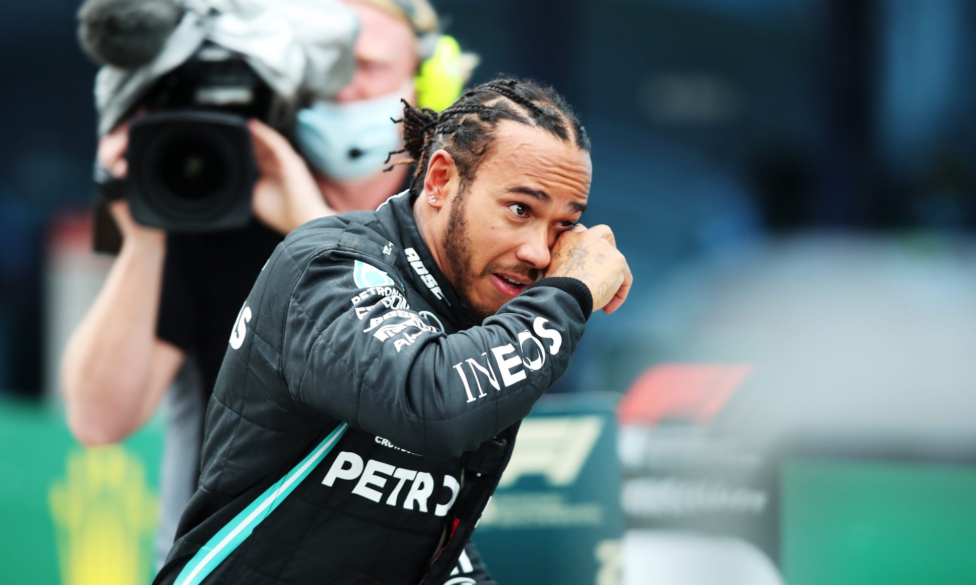 Nem normális Lewis Hamilton fizetése | Az online férfimagazin