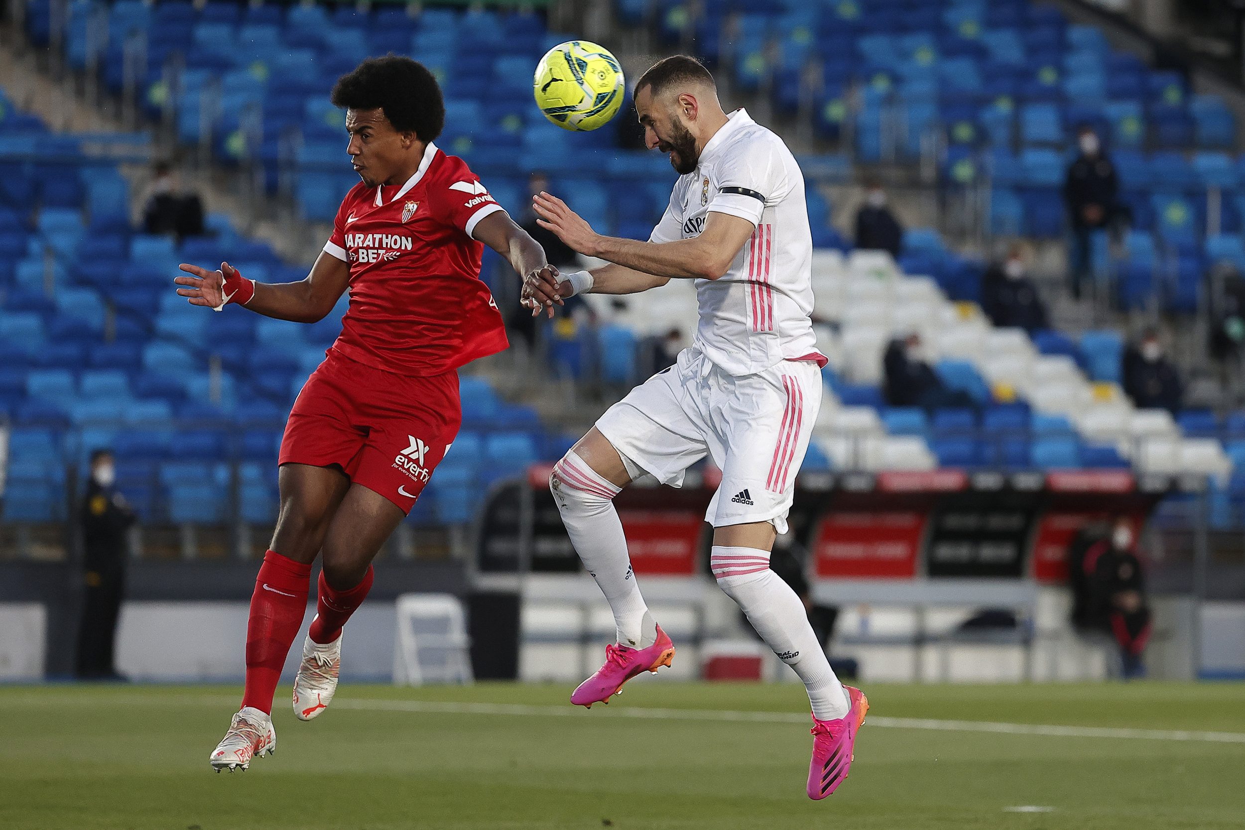 Севилья отзывы. Sevilla vs real Madrid. Севилья ла чика. Sevilla real Madrid.