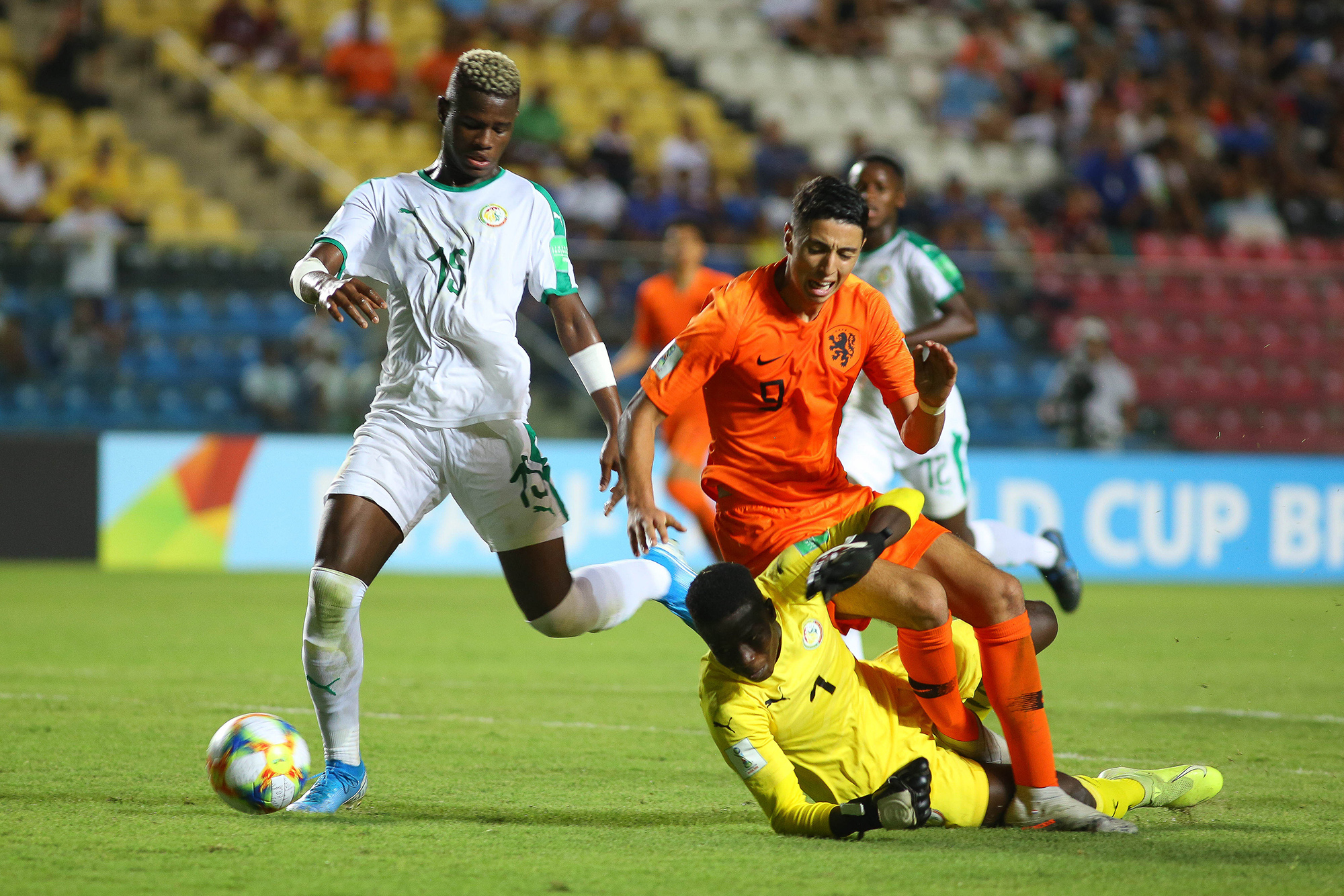 сенегал колумбия чм 2018. болельщики сборной сенегала. харри кейн чм. катар против кении. журнал фифа 2022.