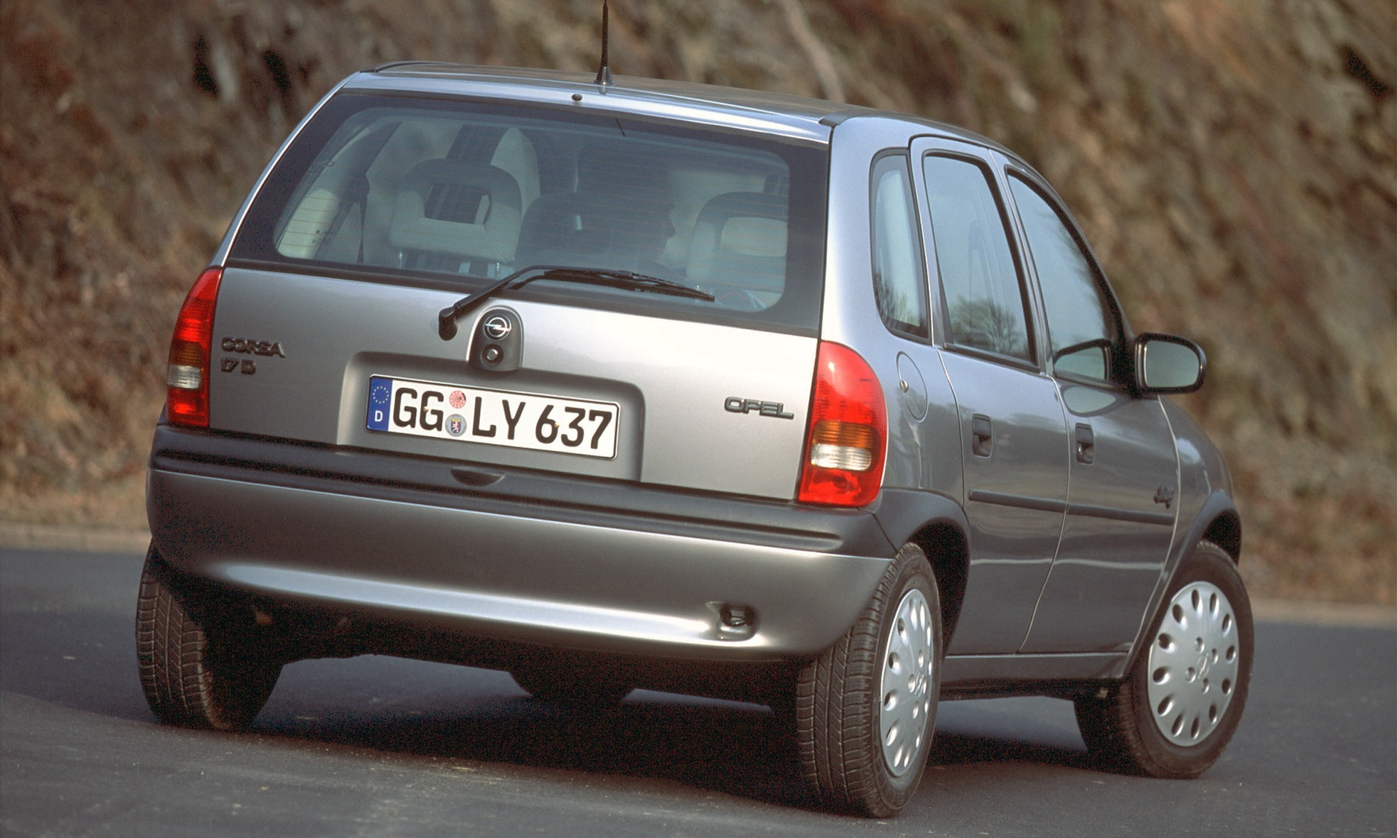 Tappetino Bagagliaio Per Opel Corsa B 3/5 Porte 1993-2000 In Vliesvelour Nero