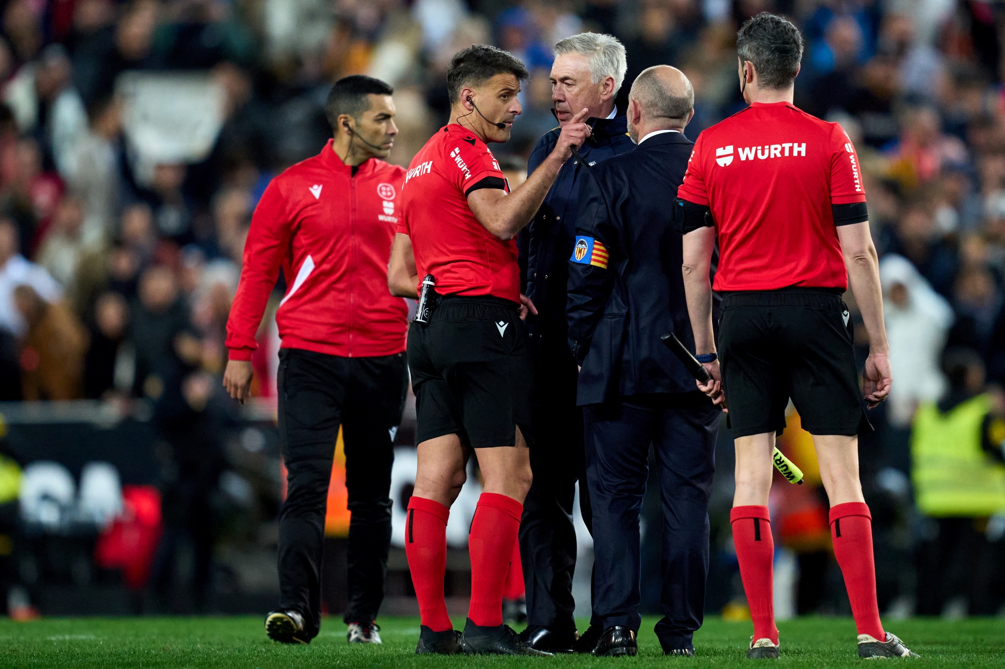 ¿Es una perversión de los árbitros españoles marcar al final del partido?