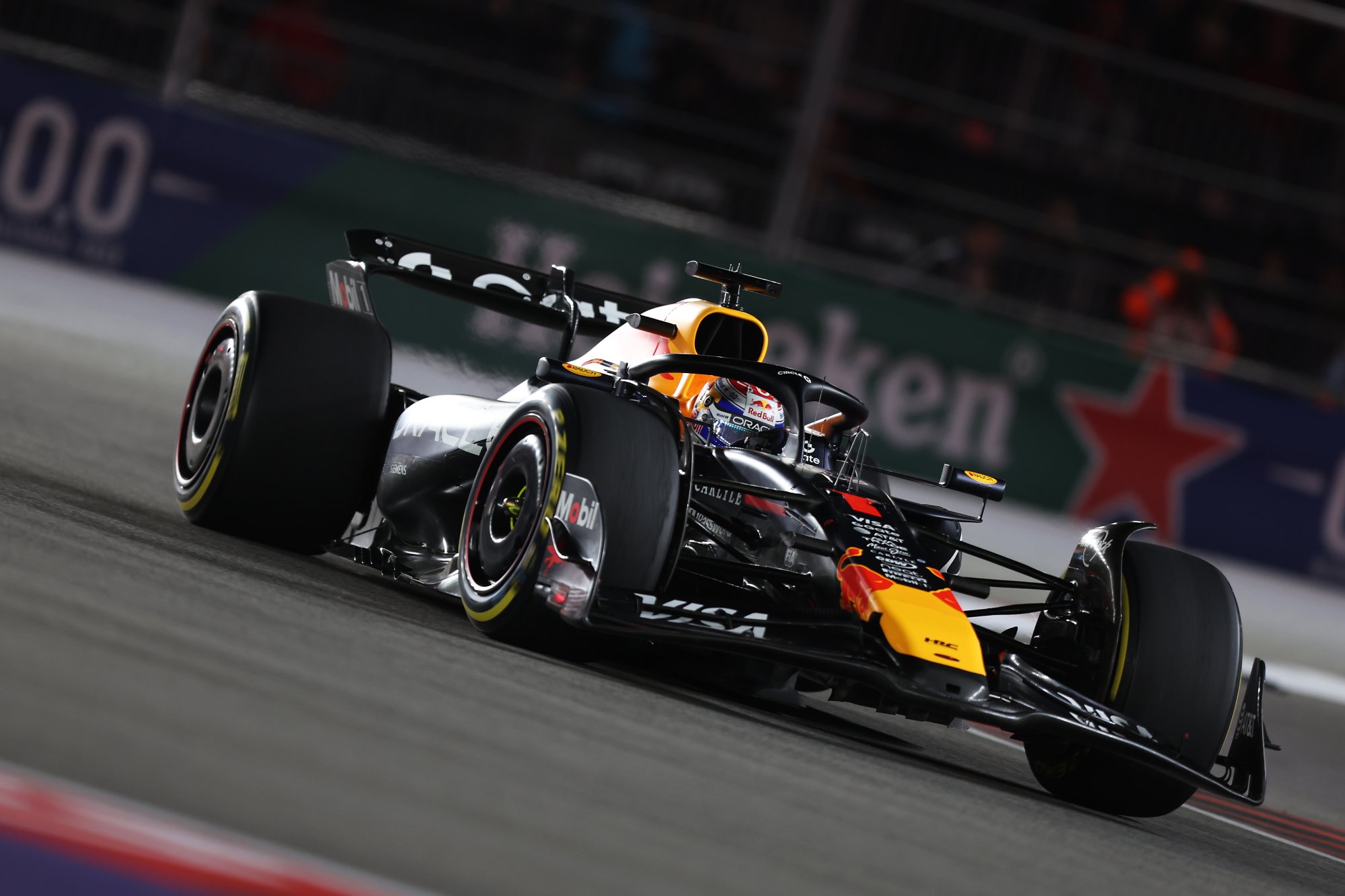 Verstappen félelmetesen magabiztosan nyert, Norris még nem világbajnok