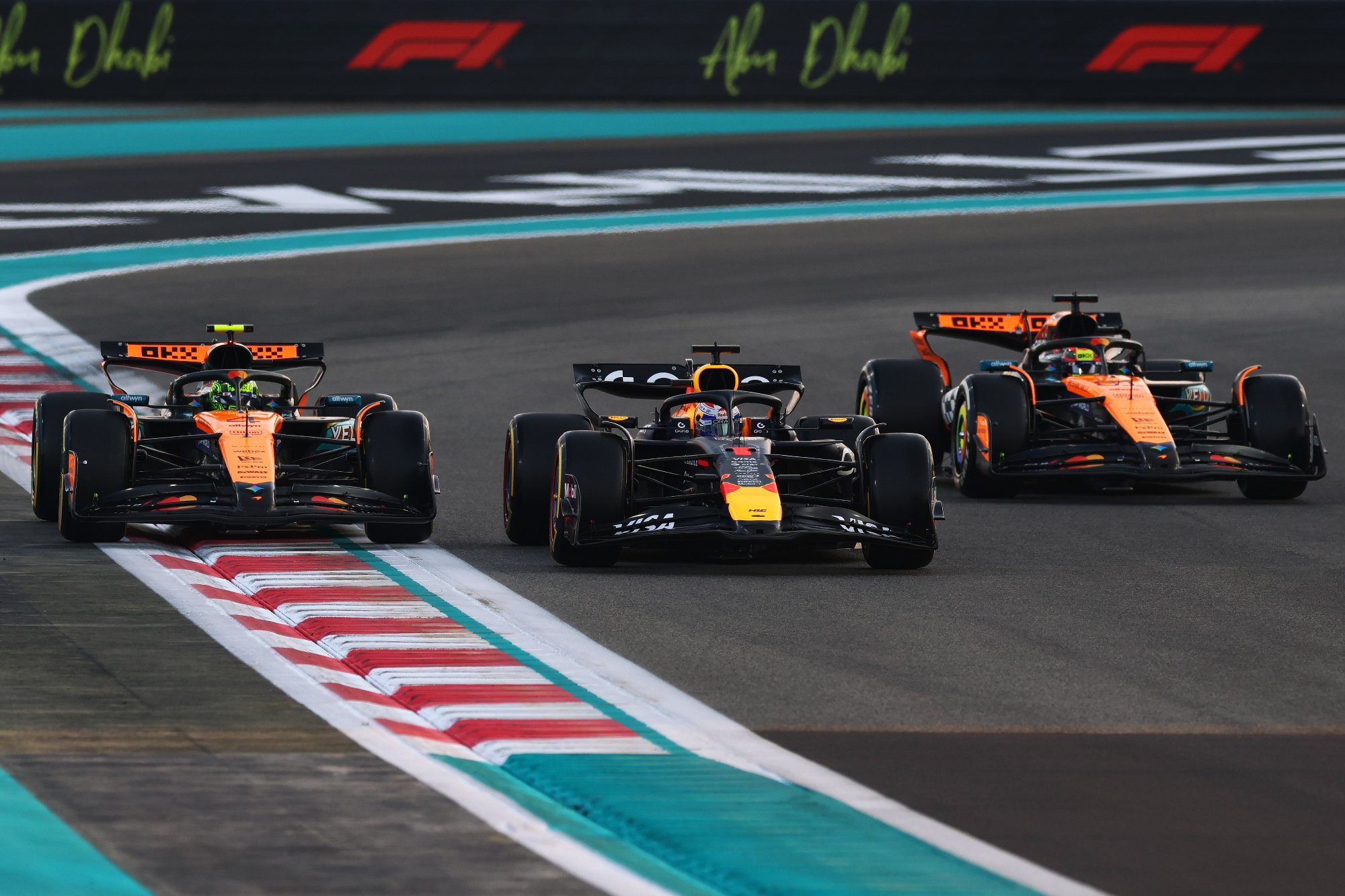 Verstappen tönkreverte a mezőnyt, mégis új világbajnoka van az F1-nek