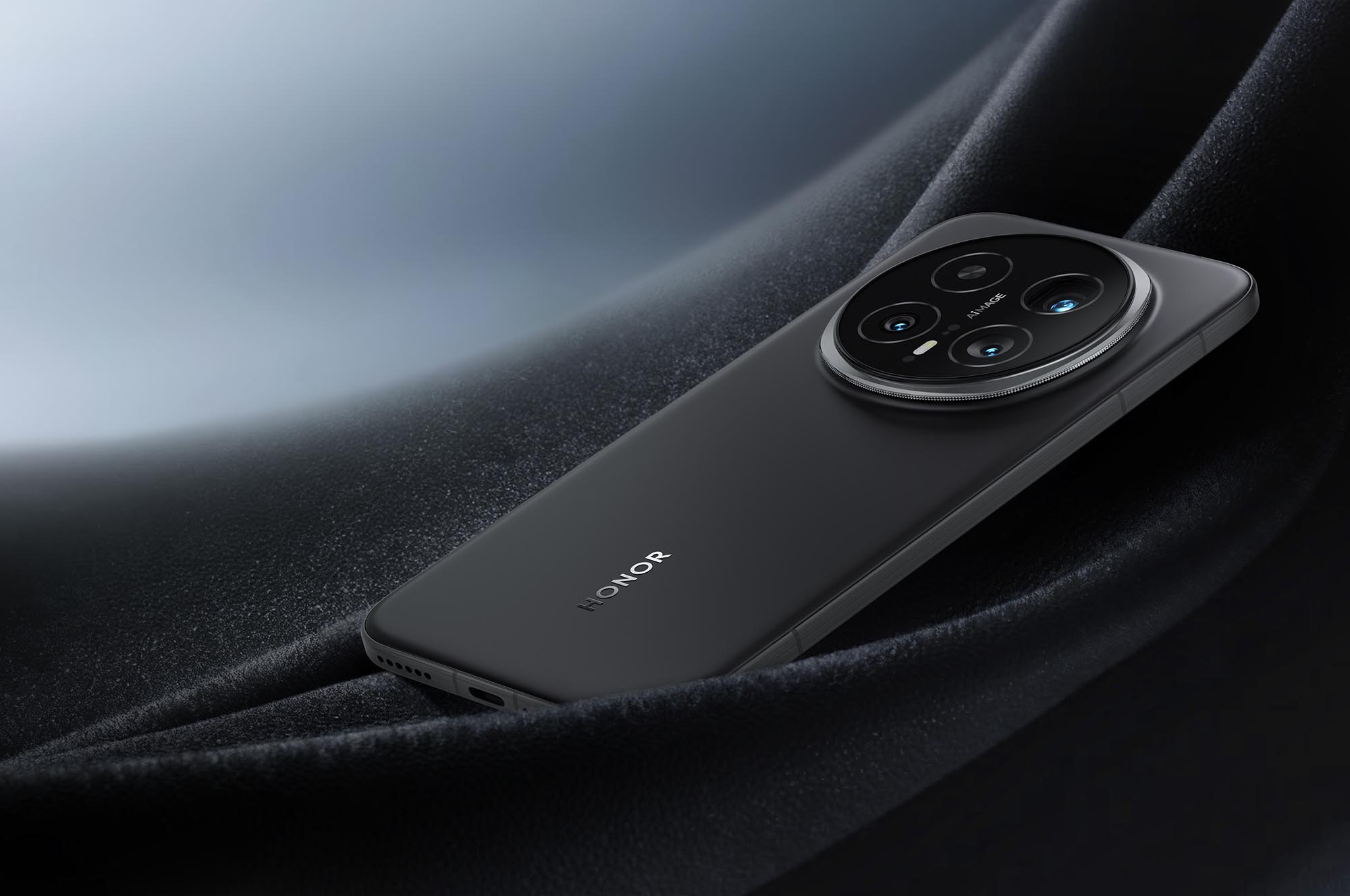 Bámulatos strapabírással és zseniális kamerákkal érkezett meg a Honor Magic8 széria